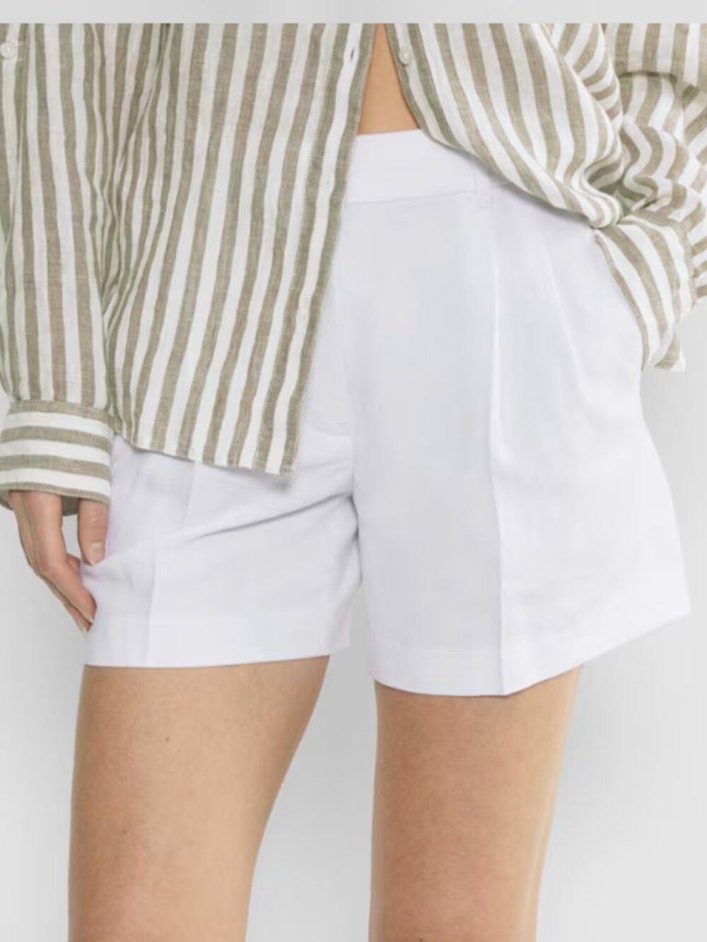 Aritzia White Tailored Linen-Blend Shorts